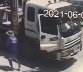 Quick Death Of A Dude Under The Truck Wheels