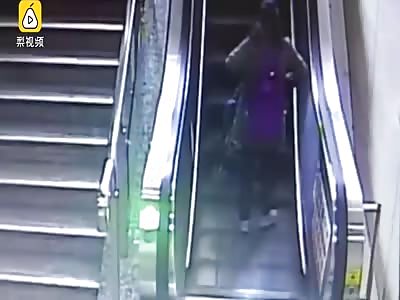 Chinese escalator attacks whole family