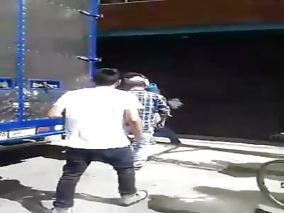 thief is beaten by neighbors of victim