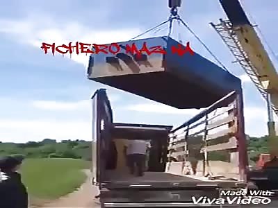 Terrible accident falls more than 5 tons over
