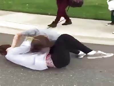 Two girls fight for no reason