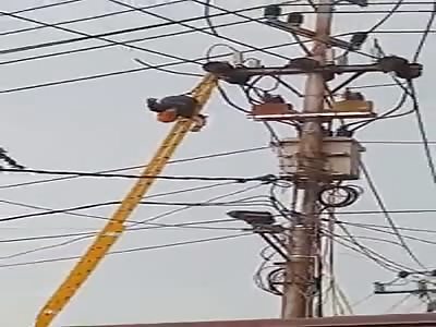 ACCIDENT: electrician dies when touching high voltage cables