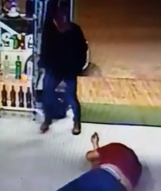 Robbery Victim Fights Back, Takes a HEADSHOT
