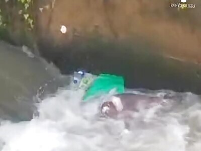 a lifeless body is found floating in  Pasaje Ecuador 