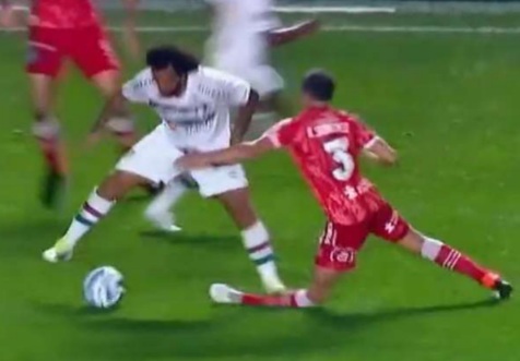 Horrible Leg Injury! Marcelo Steps on Luciano Sanchez