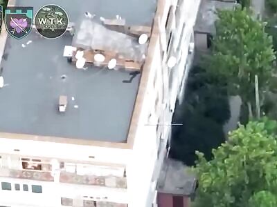 UA kamikaze drone strikes Russian drone operators on rooftop