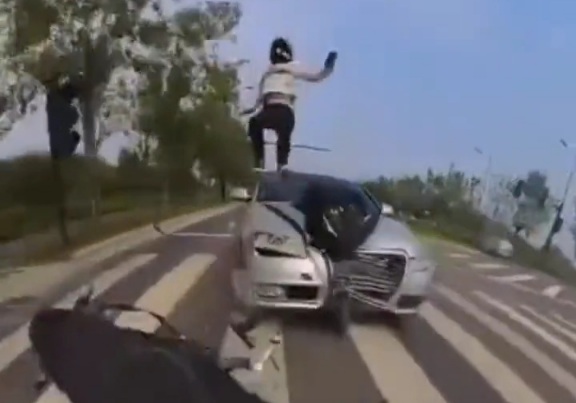 Motorcyclist Horrifically Catapulted from Behind. (Ragdoll Mania)