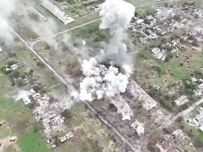 JDAM air bomb hits Russians