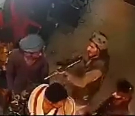 Houthi Militant Calmly Executes Internet Store Worker With AK