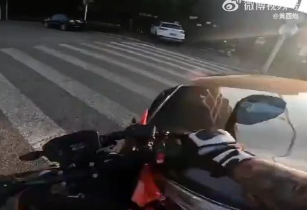 Chinese Motorcyclist crushed by stupid female driver 