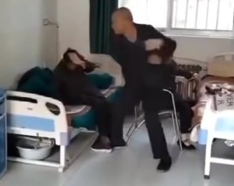 Abusing old woman in nursing home 