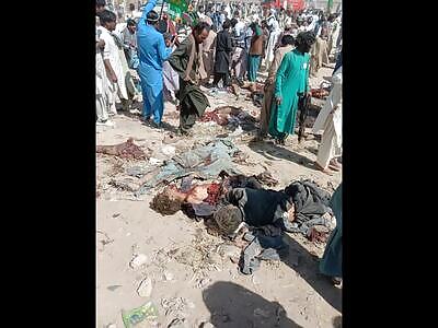 Exact moment of suicide bombing in Pakistan
