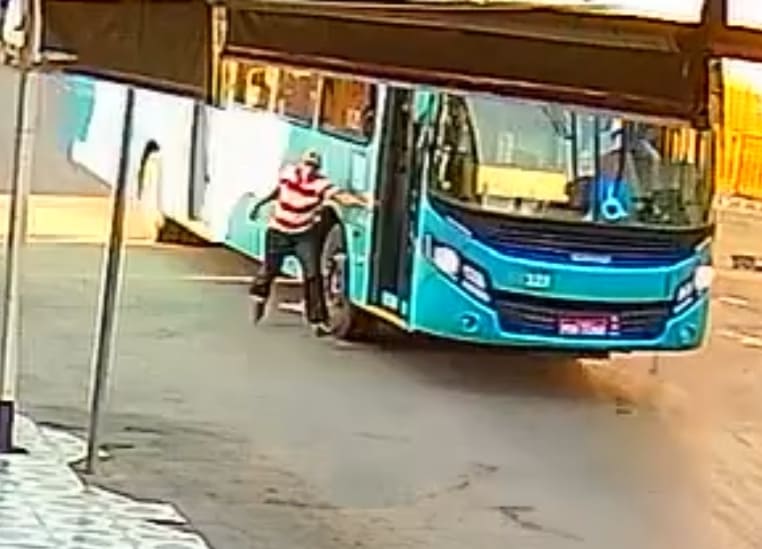 Man Fails Miserably Trying To Catch Bus Ride