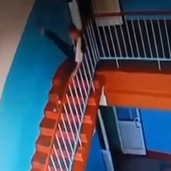 Teenager Tries to Slide Down Railing But Fell and Broke His Neck And Ribs