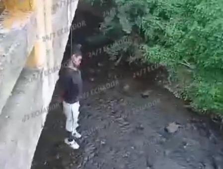 Young man killed by gang by hanging him from bridge 