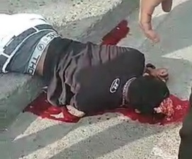 [BRAIN OUT][ANOTHER ANGLE]YOUNG MAN ON MOTORCYCLE GETS A FATAL HEADSHOT 