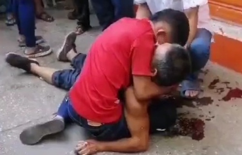 Ecuadorian crying os young brother killed by sicario 
