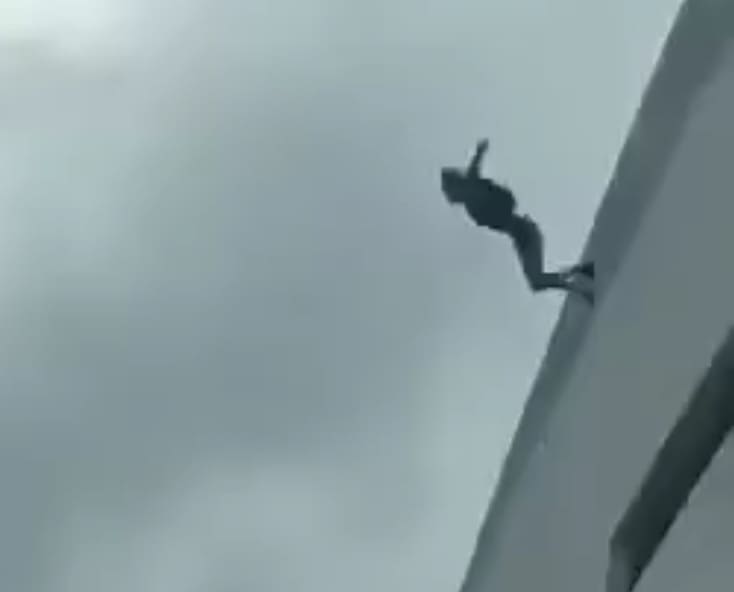 Suicidal Man Takes A Leap From Shopping Mall