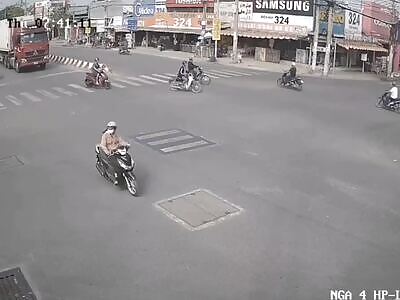 Truck crushes biker Vietnam