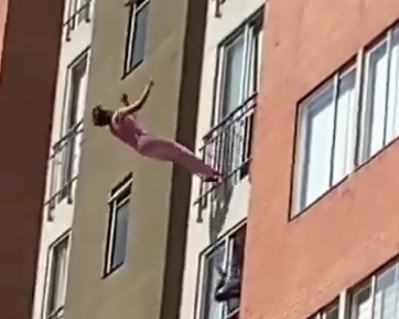 [ACTION AND AFTERMATH]depressed woman jump to her death 
