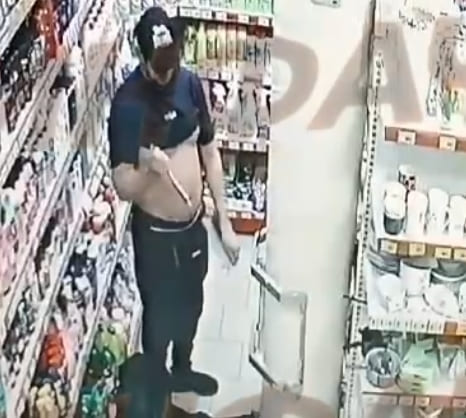 Lunatic Cuts Himself With A Knife Inside Supermarket & Bleeds Out
