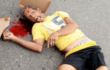 Old man riding bicycle crashed dead 