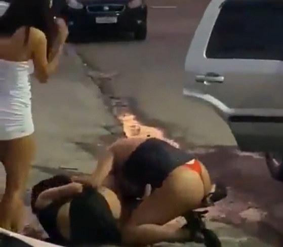 Drunk Hookers Fighting for Hoe Supremacy.. Lol