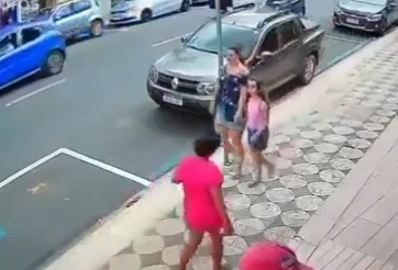 Crazy woman attacks a girl for no apparent reason