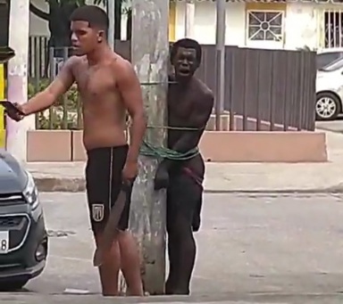Thief tied to a pole and punished for stealing from wrong people 