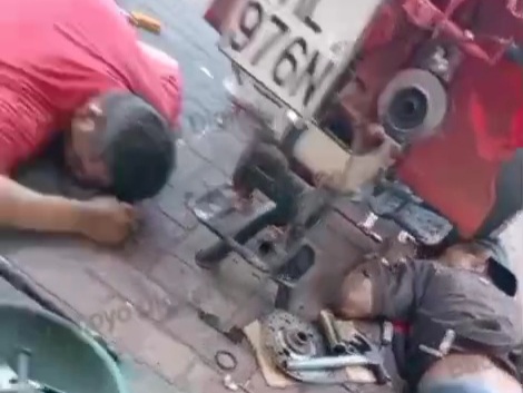Triple murder outside a mechanical workshop 