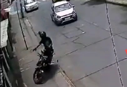 MOTORCYCLER TRIED TO PASS ON THE RIGHT AND THIS HAPPENED.
