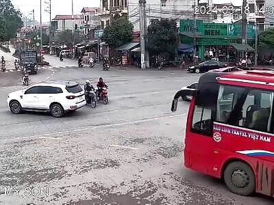 Schoolboy on bicycle gets fatally crushed under wheels of turning truc
