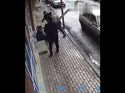 Russian Man Jumped by Thugs in Yekaterinburg