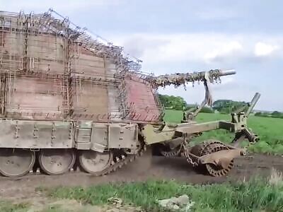 [No gore] Bizarre Russian Tank 'Cope Cage' Spotted