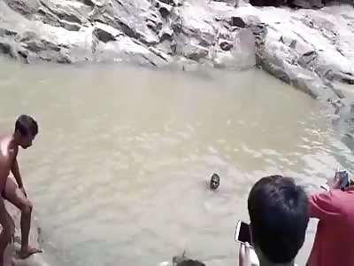2 Men Drown in Waterfall (Recovering Body)