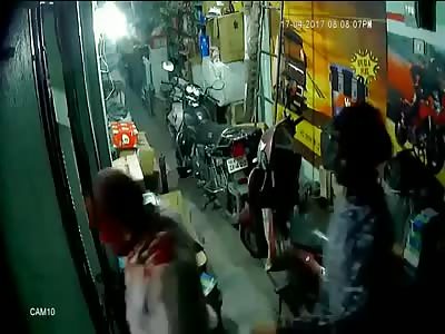 Brutal. Man Stabbed to Death by Robber Inside his Shop