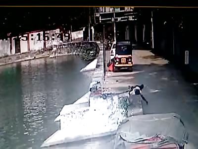 Drunk Man Falls into Temple Pond and Drown