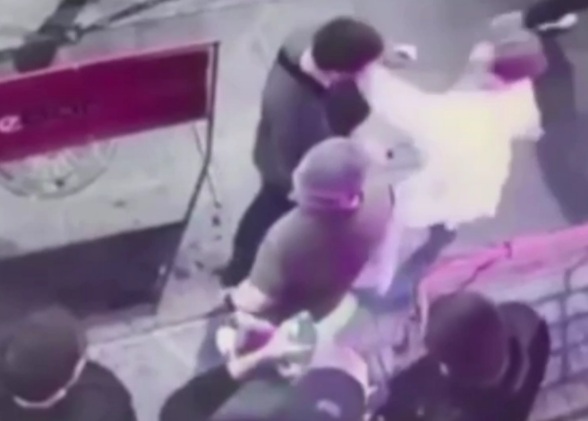 Russian Chick KO's Man Harassing Her.