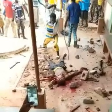 Bloodthirsty Mob Brutally Beats Alleged Thief To Death 