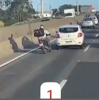 Motorcyclist Loses his Head in Traffic Fight