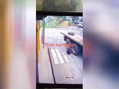 Woman is crushed by truck while trying to cross the street