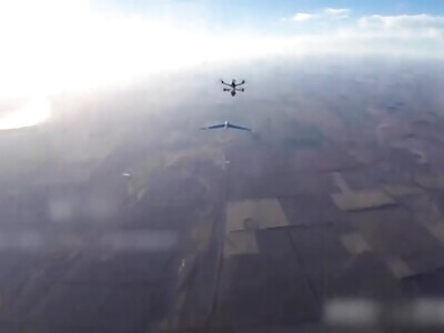 Ukrainian Carrier Drone Release Attack Drone