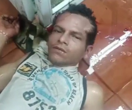 Thief captured red handed by the owner and gets what he deserves 