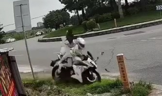 Two Girls Riding Bike Crashed.