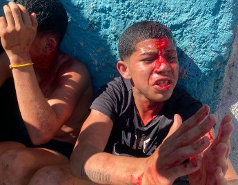 Group of thieves savagely punished for stealing from lady 