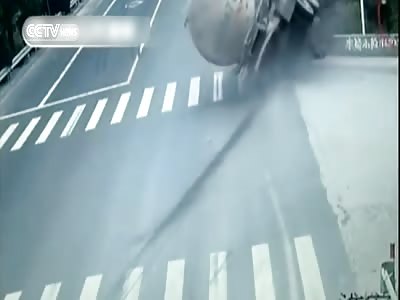 Footage: Man calmly sidesteps truck crash