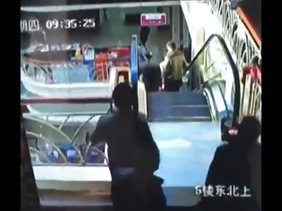 Suicidal man recorded on cctv Jumps from ninth floor in a mall in China