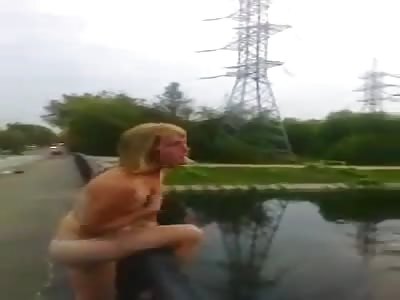 LADY DIVES TOPLESS