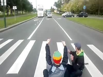 STONED IDIOTS GET DESERVED BEATING