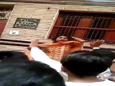 Innocent Deaf Woman Accused of Kidnapping Brutally Punished by Asshole Crowd